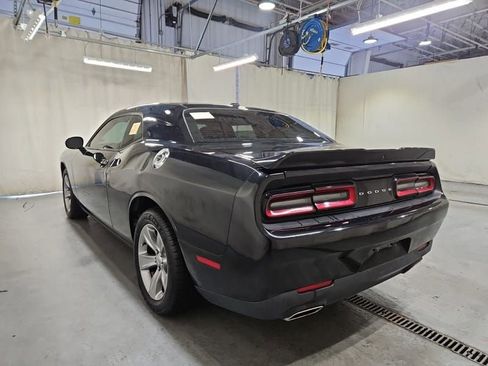 Used 2019 Dodge Challenger SXT image 2