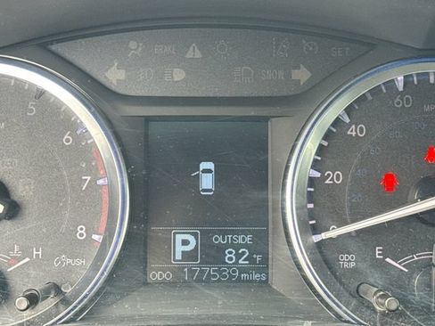 Used 2015 Toyota Highlander LE FWD image 18