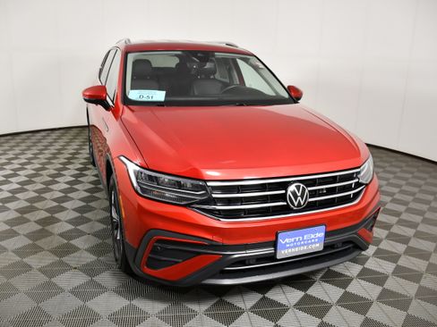 Used 2022 Volkswagen Tiguan SE AWD/4WD image 3