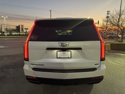 Used 2025 Cadillac Escalade Sport Platinum image 4