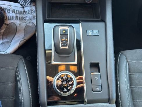 Used 2023 Mitsubishi Outlander SE image 17