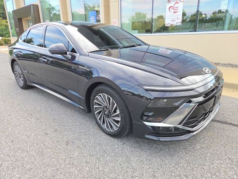Certified 2025 Hyundai Sonata Limited FWD image 1