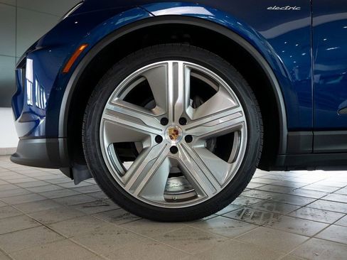 Used 2024 Porsche Macan 4 Electric AWD/4WD image 12