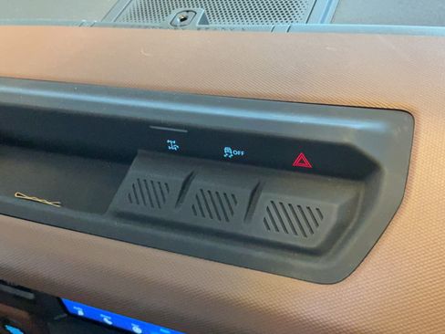 Used 2024 Ford Bronco Outer Banks AWD/4WD image 43