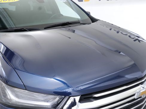 Used 2023 Chevrolet Traverse LT image 11