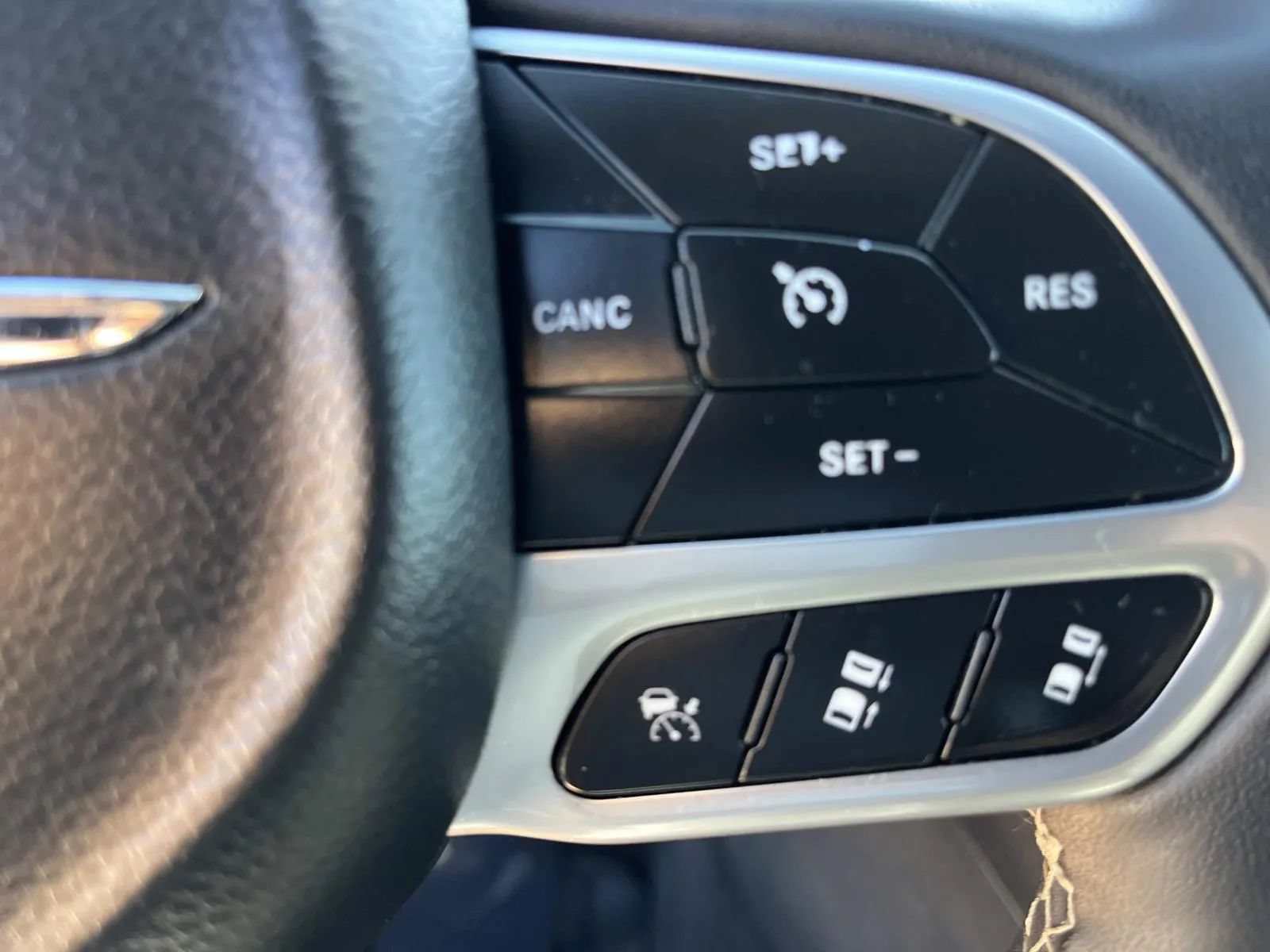 Used 2025 Chrysler Pacifica Select FWD image 30