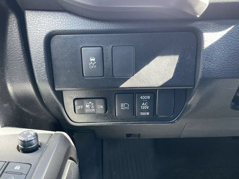 Used 2021 Toyota Tacoma TRD Off-Road AWD/4WD image 17
