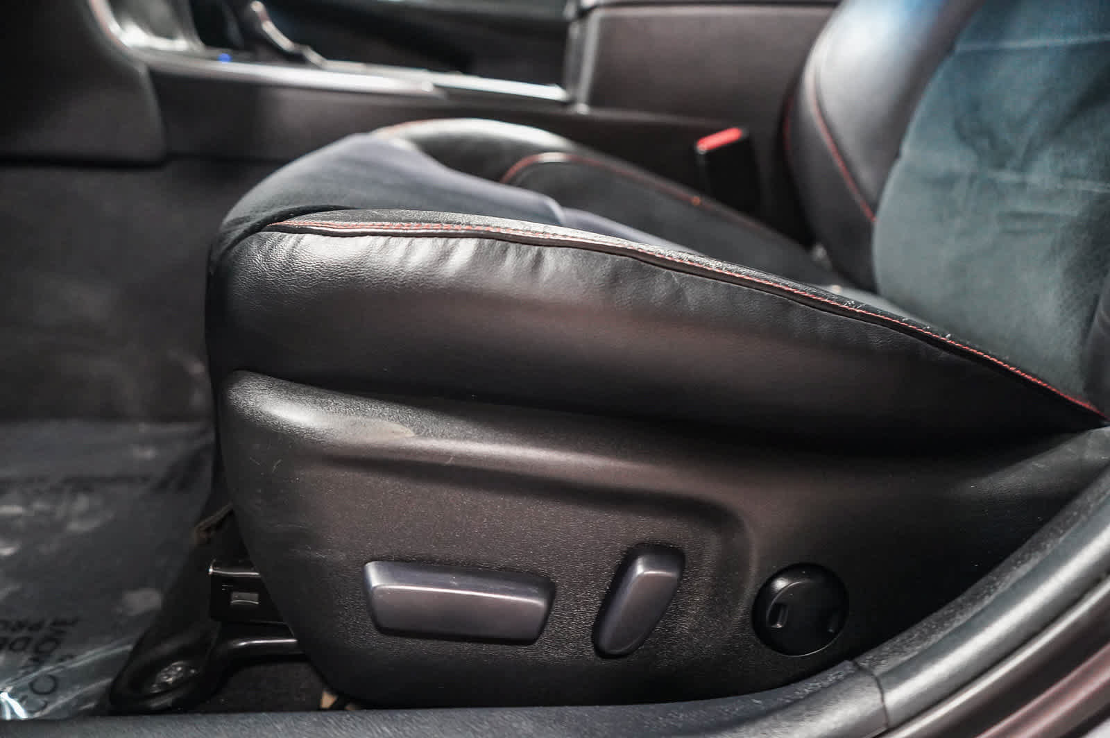 Used 2015 Toyota Camry XSE FWD image 19
