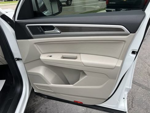 Used 2018 Volkswagen Atlas SE w/ R-Line Package image 24