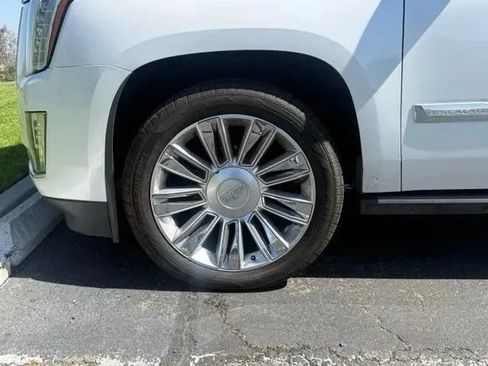 Used 2016 Cadillac Escalade Platinum AWD/4WD image 38