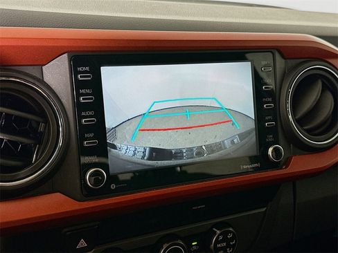 Used 2020 Toyota Tacoma TRD Off-Road image 9