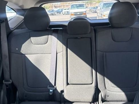 Used 2025 Hyundai Tucson SE image 4