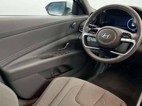 Used 2025 Hyundai Elantra SEL FWD image 11