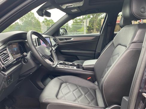 Certified 2024 Volkswagen Atlas Cross Sport SE w/ Panoramic Sunroof Package AWD/4WD image 12