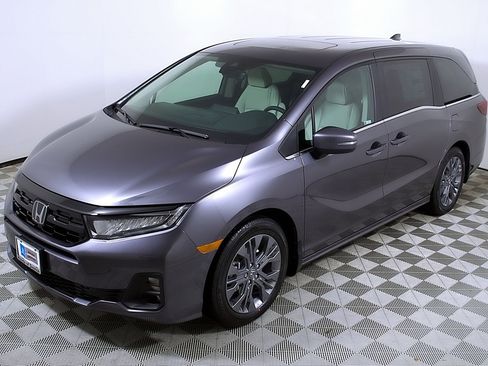 New 2026 Honda Odyssey Touring image 3