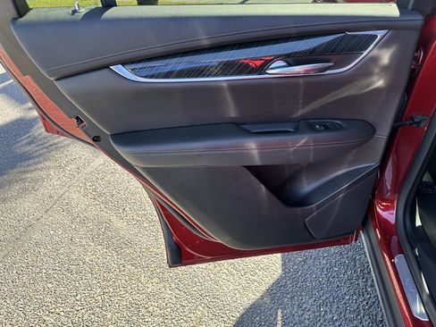 Used 2022 Cadillac XT6 Premium Luxury w/ Technology Package image 16