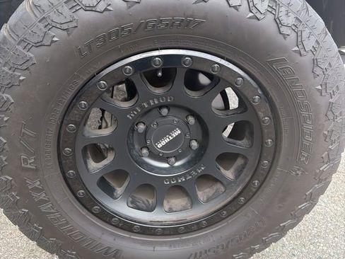 Used 2023 Toyota Tacoma TRD Off-Road w/ Black Out Package (TMS) AWD/4WD image 7