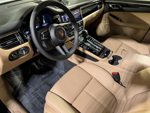 New 2026 Porsche Macan image 4