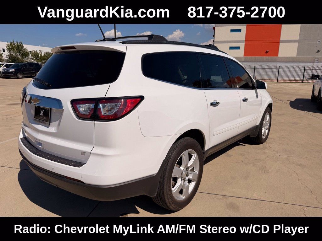 Used 2017 Chevrolet Traverse LT w/ Style and Technology Package FWD image 4