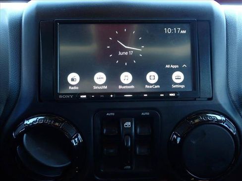 Used 2017 Jeep Wrangler Unlimited Sahara AWD/4WD image 15