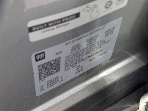 Certified 2025 Chevrolet Traverse LT w/ Driver Confidence Package image 16