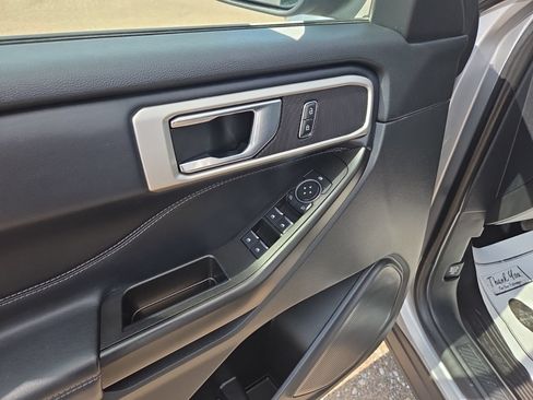 Used 2020 Ford Explorer XLT w/ Equipment Group 202A AWD/4WD image 19