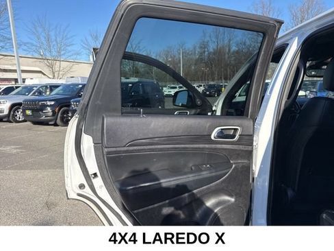 Used 2022 Jeep Grand Cherokee Laredo X AWD/4WD image 35