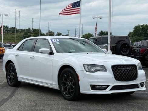 Used 2022 Chrysler 300 Touring L w/ Popular Equipment Group AWD/4WD image 33