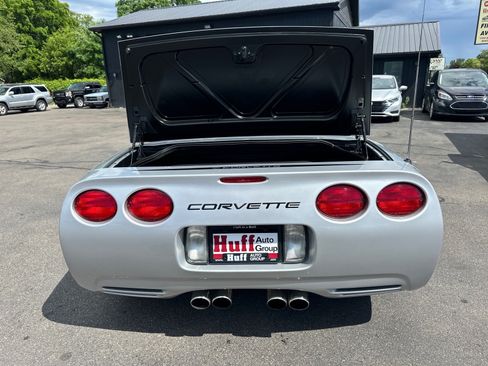 Used 1998 Chevrolet Corvette Convertible w/ Performance Handling Pkg RWD image 36