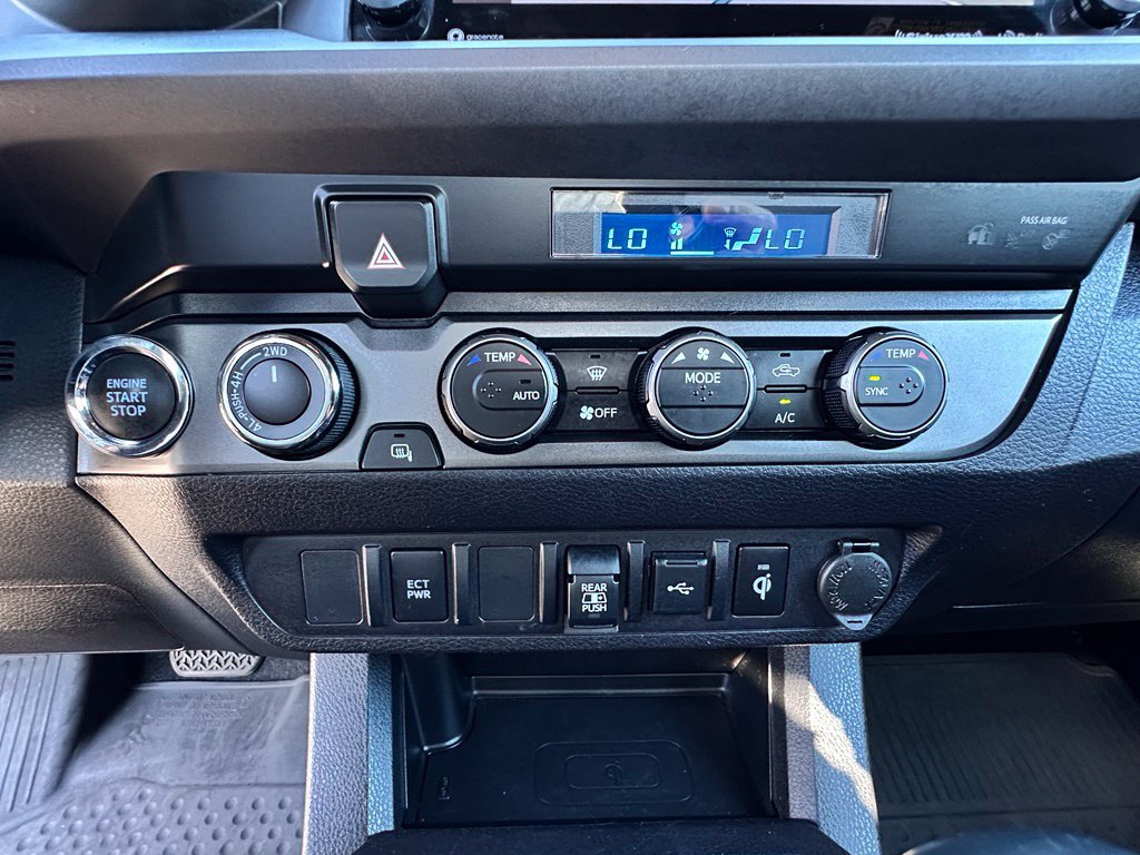 Used 2022 Toyota Tacoma TRD Sport AWD/4WD image 32