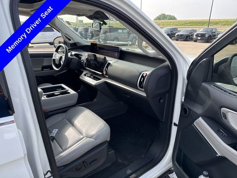 Used 2025 Ford Expedition Active RWD image 18