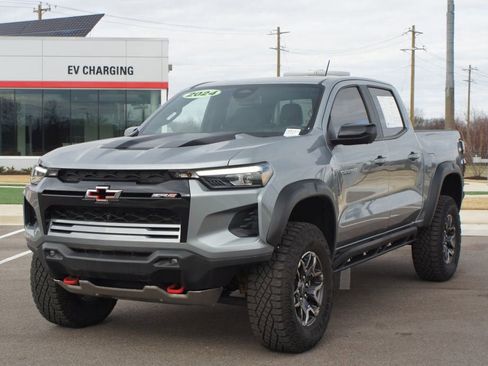 Used 2024 Chevrolet Colorado ZR2 w/ ZR2 Convenience Package III image 24