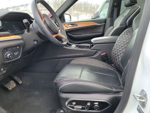 Used 2022 Jeep Grand Cherokee Summit image 4