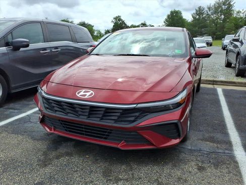 Used 2024 Hyundai Elantra SEL FWD image 4