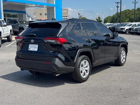 Used 2020 Toyota RAV4 LE FWD image 3