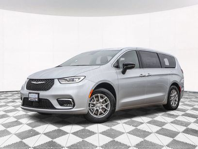 New 2026 Chrysler Pacifica Select