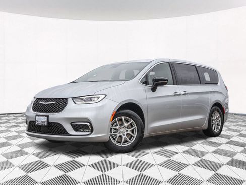 New 2026 Chrysler Pacifica Select FWD image 2