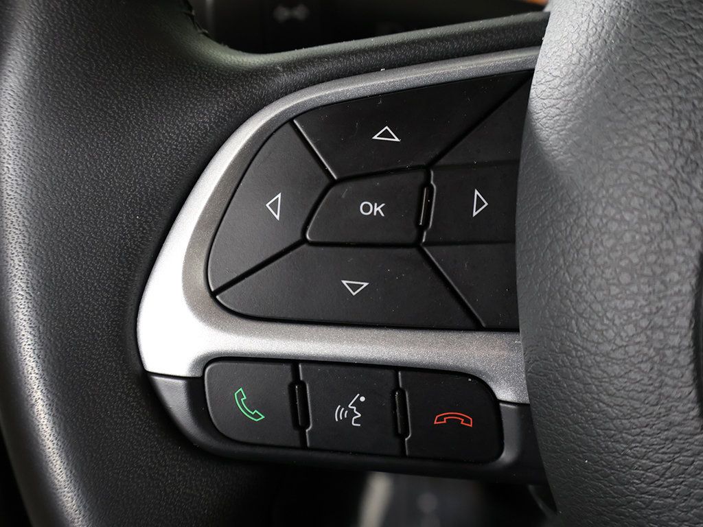 Used 2019 Jeep Renegade Latitude AWD/4WD image 36