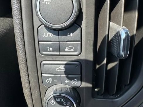 Used 2019 Chevrolet Silverado 1500 Custom w/ Custom Value Package AWD/4WD image 22