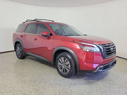 Used 2022 Nissan Pathfinder SV w/ SV Black Package FWD image 4