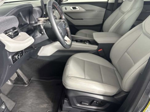 Used 2025 Ford Explorer Active w/ Active Comfort Package AWD/4WD image 8