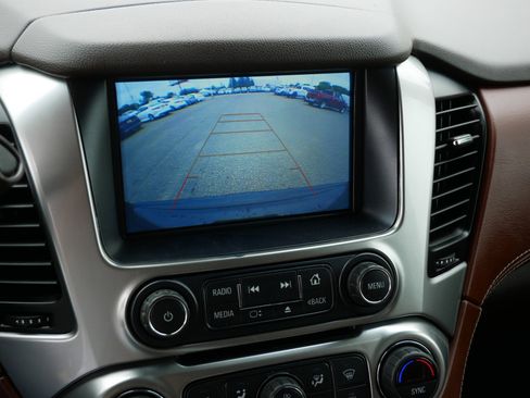 Used 2020 Chevrolet Suburban Premier AWD/4WD image 32