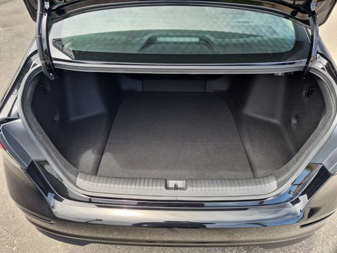 Used 2025 Honda Accord LX image 32