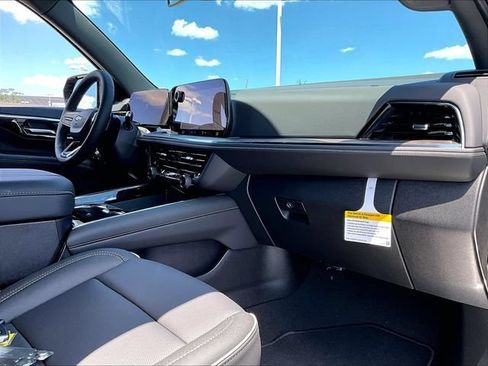 New 2026 Chevrolet Tahoe Premier w/ Sun And Tow Package AWD/4WD image 9