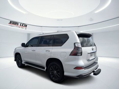 Used 2023 Lexus GX 460 Premium w/ Accessory Package image 5
