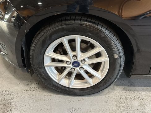 Used 2017 Ford Focus SE w/ Cold Weather Package FWD image 9