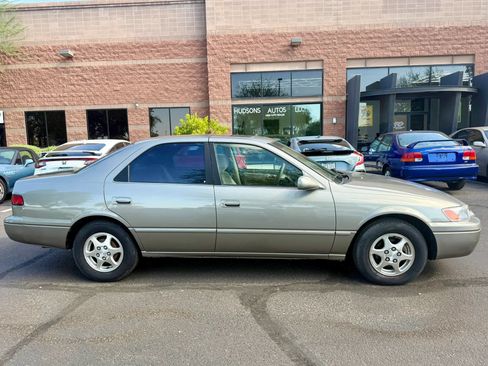 Used 1998 Toyota Camry LE FWD image 4