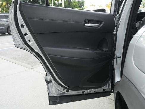 Used 2023 Toyota Corolla Cross XLE w/ Convenience Package FWD image 33