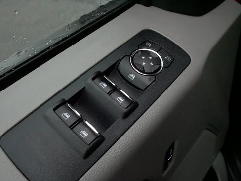 Used 2019 Ford F150 XLT w/ Equipment Group 302A Luxury AWD/4WD image 19