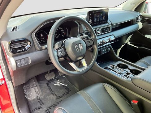 Used 2023 Honda Pilot Touring image 9